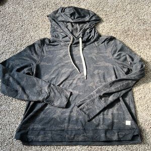 Vuori halo essential hoodie size small